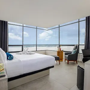Doubletree By Hilton Hotel